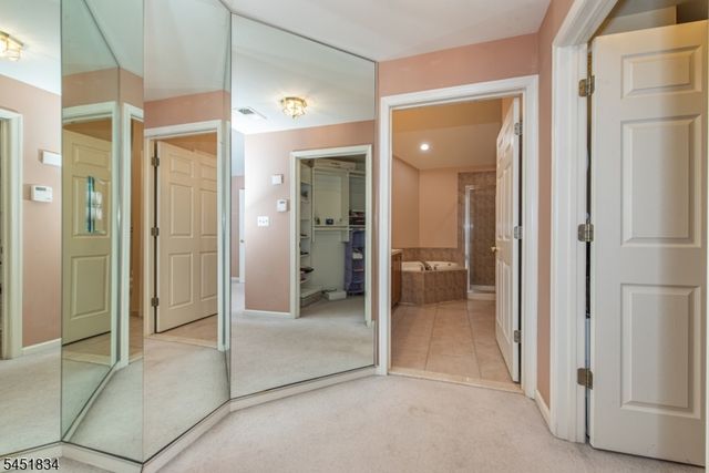 121 Turlington Ct, Livingston Twp., NJ 07039