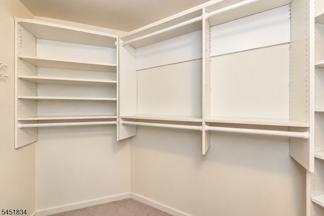 121 Turlington Ct, Livingston Twp., NJ 07039