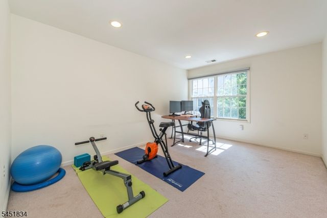 121 Turlington Ct, Livingston Twp., NJ 07039