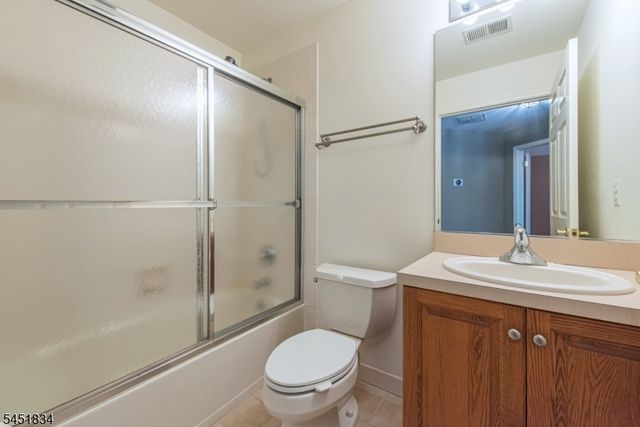 121 Turlington Ct, Livingston Twp., NJ 07039