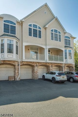 121 Turlington Ct, Livingston Twp., NJ 07039