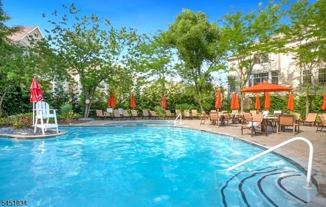 121 Turlington Ct, Livingston Twp., NJ 07039
