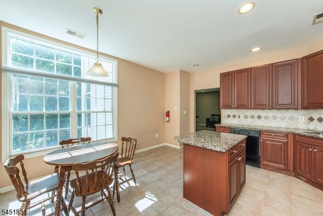 121 Turlington Ct, Livingston Twp., NJ 07039