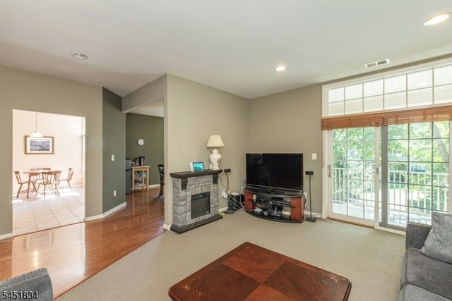 121 Turlington Ct, Livingston Twp., NJ 07039
