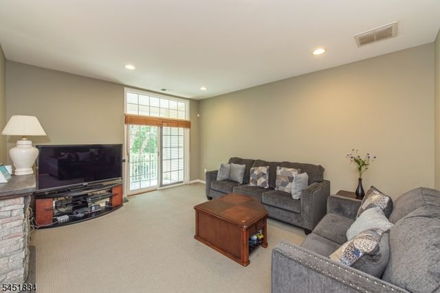 121 Turlington Ct, Livingston Twp., NJ 07039