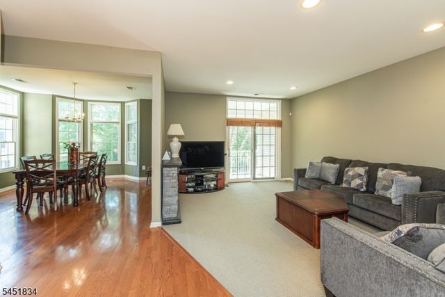 121 Turlington Ct, Livingston Twp., NJ 07039