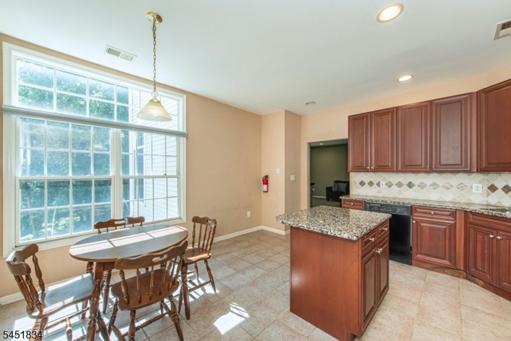 121 Turlington Ct, Livingston Twp., NJ 07039 — photo 5