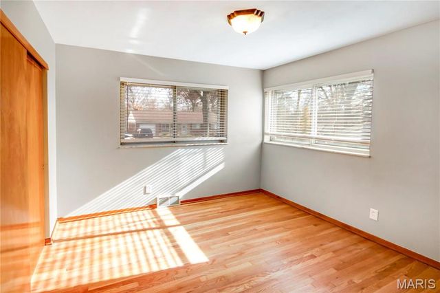 1011 Chartres Avenue, St Louis, MO 63132