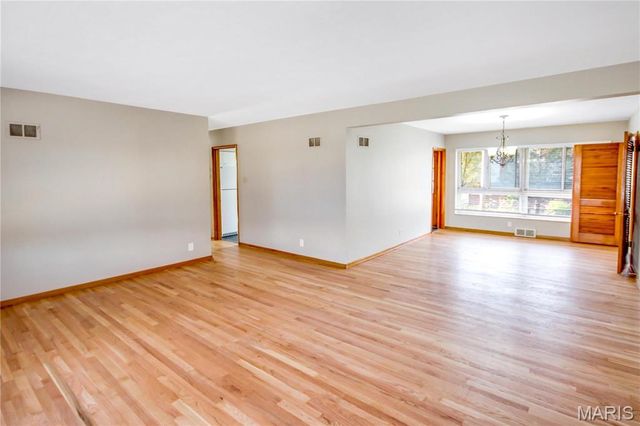 1011 Chartres Avenue, St Louis, MO 63132