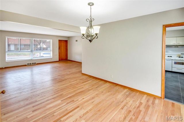 1011 Chartres Avenue, St Louis, MO 63132