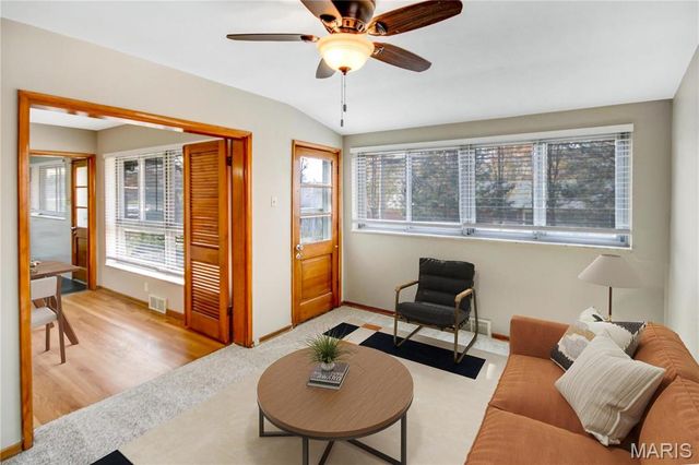 1011 Chartres Avenue, St Louis, MO 63132