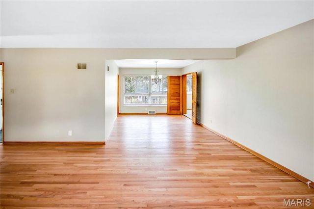 1011 Chartres Avenue, St Louis, MO 63132