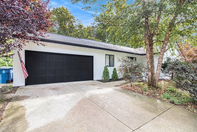 12919 Sikkema Drive, Grand Haven, MI 49417