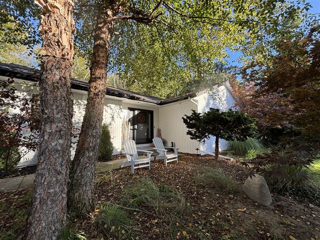 12919 Sikkema Drive, Grand Haven, MI 49417