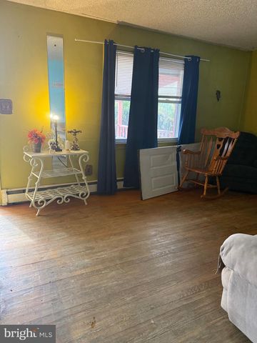 28 W ALMOND ST, Vineland, NJ 08360