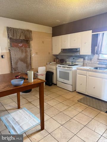 28 W ALMOND ST, Vineland, NJ 08360