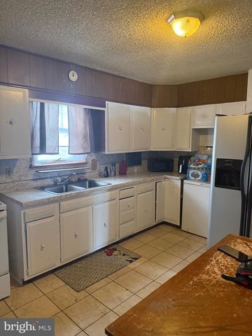 28 W ALMOND ST, Vineland, NJ 08360