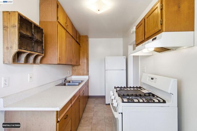 1718 Alameda Ave, Alameda, CA 94501