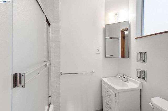 1718 Alameda Ave, Alameda, CA 94501
