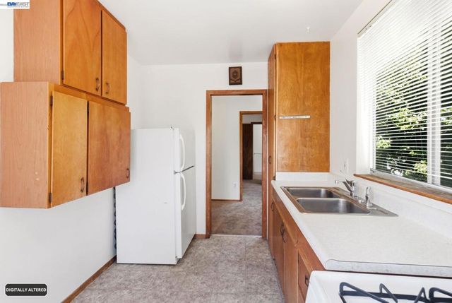 1718 Alameda Ave, Alameda, CA 94501