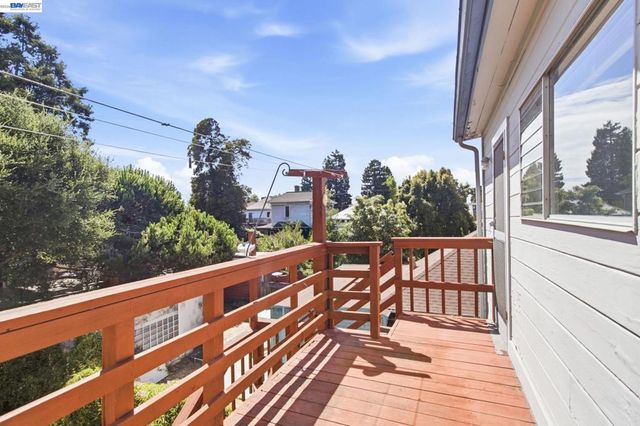 1718 Alameda Ave, Alameda, CA 94501