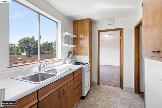 1718 Alameda Ave, Alameda, CA 94501