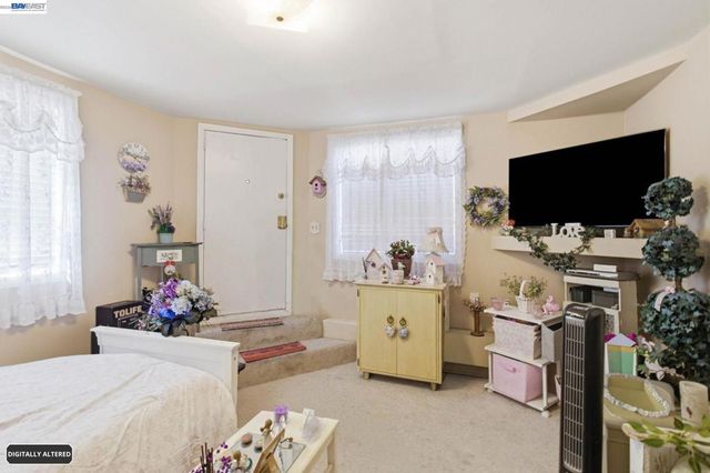 1718 Alameda Ave, Alameda, CA 94501