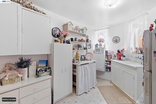 1718 Alameda Ave, Alameda, CA 94501