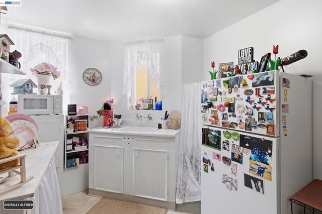 1718 Alameda Ave, Alameda, CA 94501