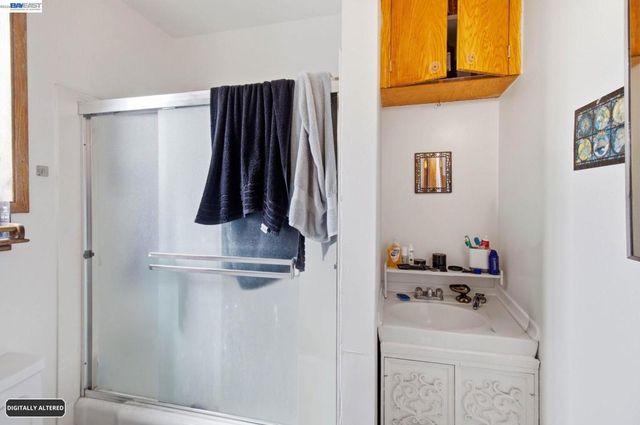1718 Alameda Ave, Alameda, CA 94501