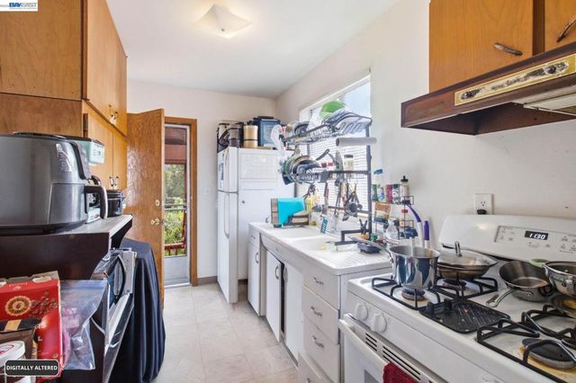 1718 Alameda Ave, Alameda, CA 94501