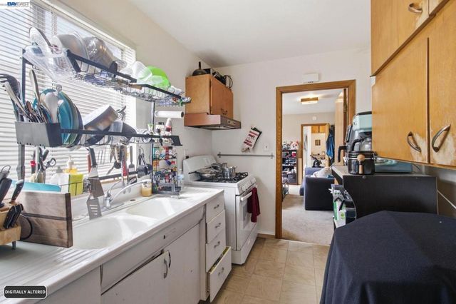 1718 Alameda Ave, Alameda, CA 94501