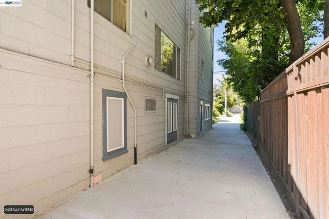 1718 Alameda Ave, Alameda, CA 94501