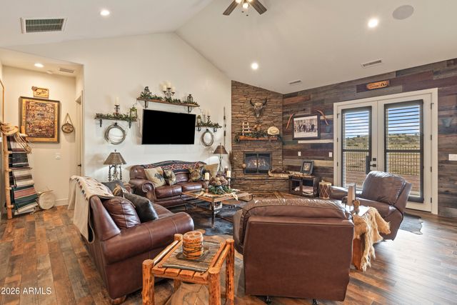 1399 E Western Way, Paulden, AZ 86334