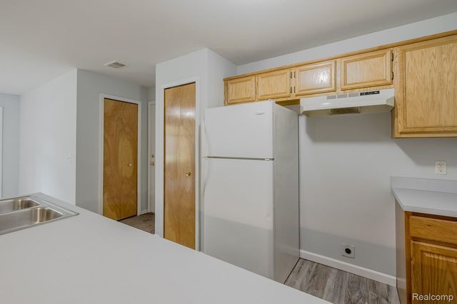2154 Frazho Road, Warren, MI 48091