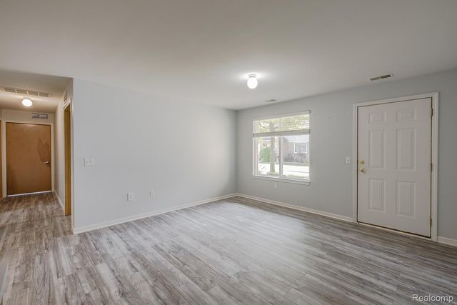 2154 Frazho Road, Warren, MI 48091