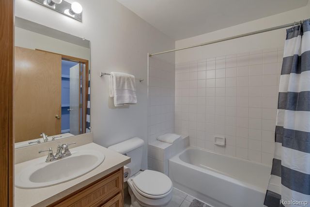 2154 Frazho Road, Warren, MI 48091