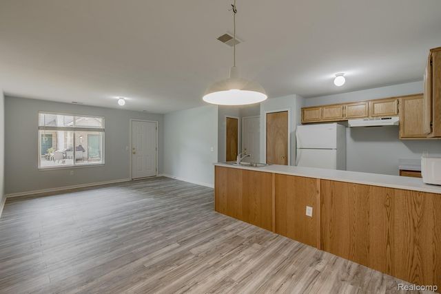 2154 Frazho Road, Warren, MI 48091