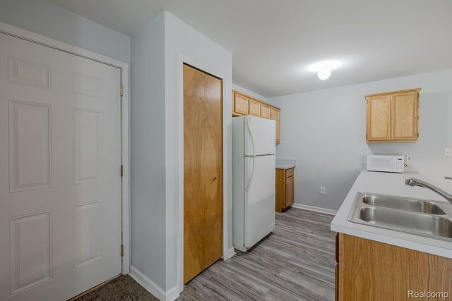 2154 Frazho Road, Warren, MI 48091