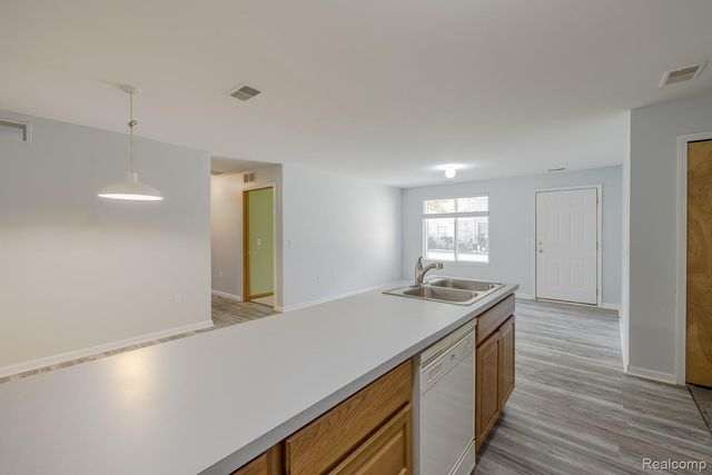 2154 Frazho Road, Warren, MI 48091