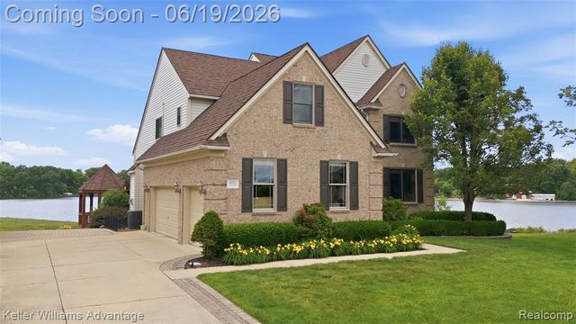 49354 Peninsular Drive, Belleville, MI 48111