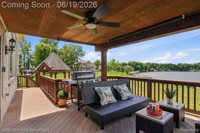 49354 Peninsular Drive, Belleville, MI 48111