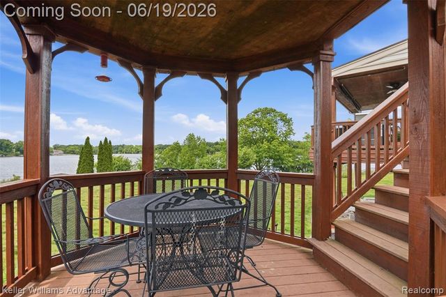 49354 Peninsular Drive, Belleville, MI 48111