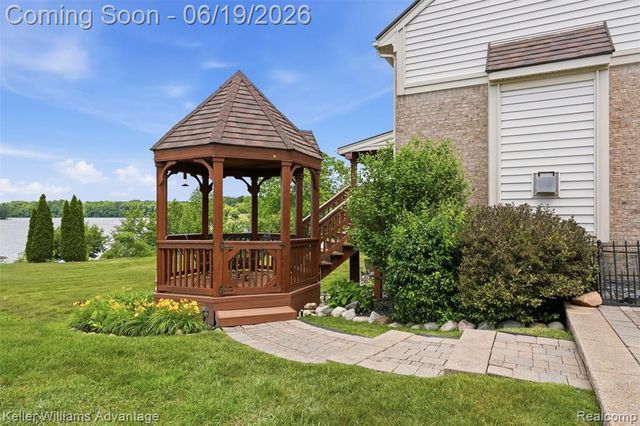49354 Peninsular Drive, Belleville, MI 48111