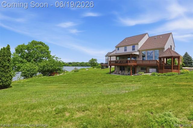 49354 Peninsular Drive, Belleville, MI 48111