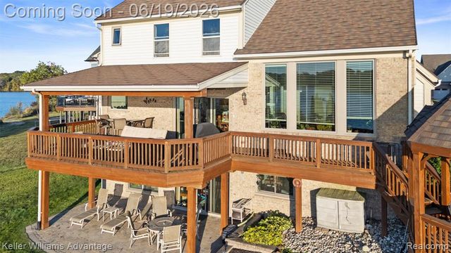 49354 Peninsular Drive, Belleville, MI 48111