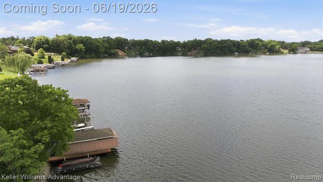 49354 Peninsular Drive, Belleville, MI 48111