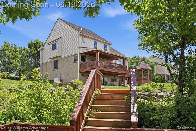 49354 Peninsular Drive, Belleville, MI 48111