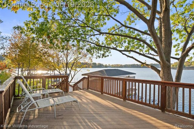 49354 Peninsular Drive, Belleville, MI 48111
