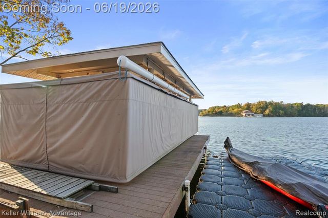 49354 Peninsular Drive, Belleville, MI 48111